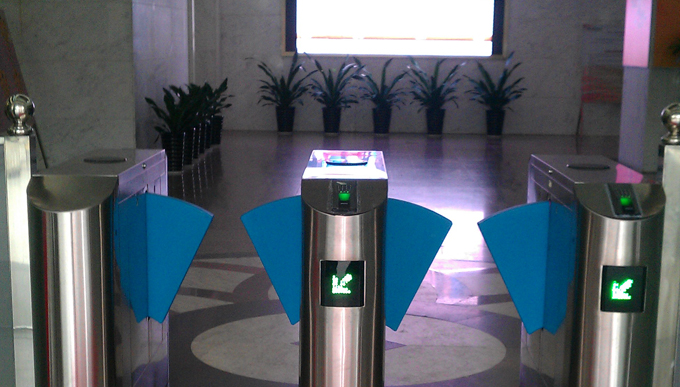 人臉識別測溫門禁一體機怎么安裝使用？有哪些功能